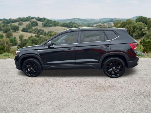 Deep Black Pearl Effect 2023 Volkswagen Taos 1.5T SE