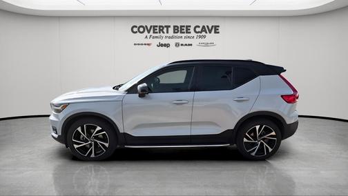 2022 Volvo XC40 T5 R-Design
