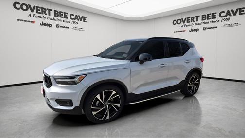 2022 Volvo XC40 T5 R-Design
