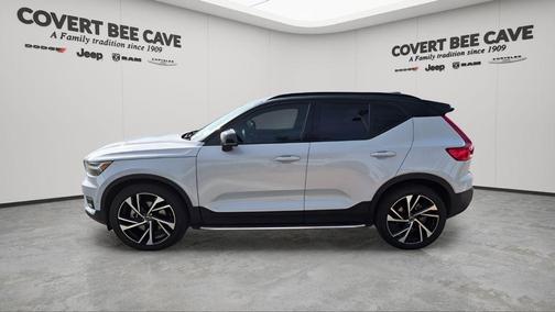 2022 Volvo XC40 T5 R-Design