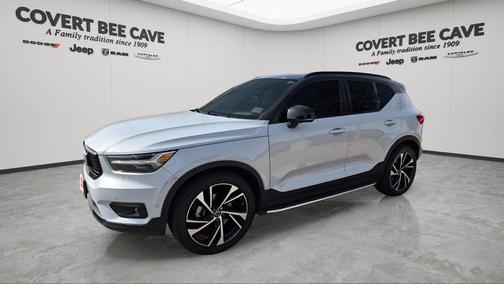 2022 Volvo XC40 T5 R-Design