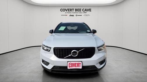 2022 Volvo XC40 T5 R-Design