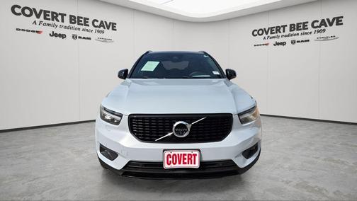 2022 Volvo XC40 T5 R-Design