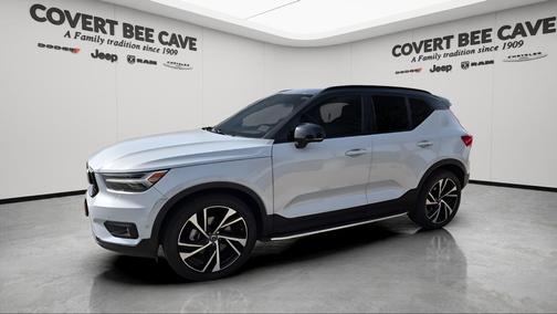 2022 Volvo XC40 T5 R-Design