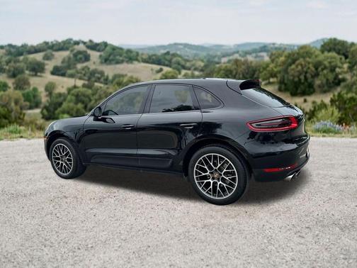 Black 2018 Porsche Macan Base