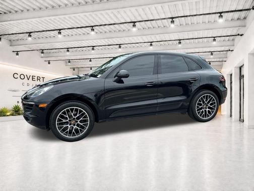 Black 2018 Porsche Macan Base