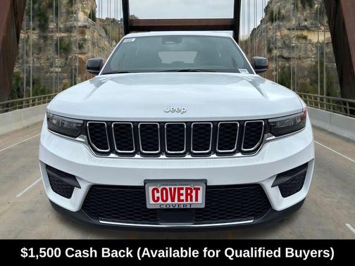 Bright White Clearcoat 2026 Jeep Grand Cherokee Laredo