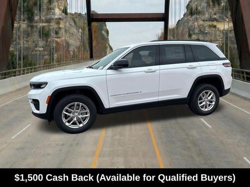 Bright White Clearcoat 2026 Jeep Grand Cherokee Laredo