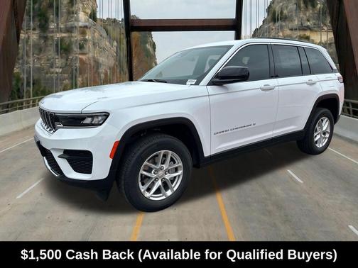 Bright White Clearcoat 2026 Jeep Grand Cherokee Laredo