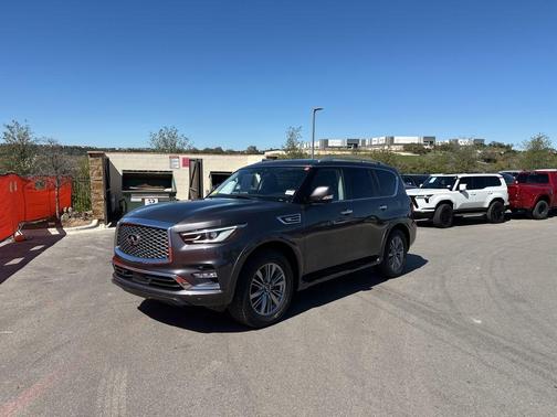 2023 INFINITI QX80 Luxe