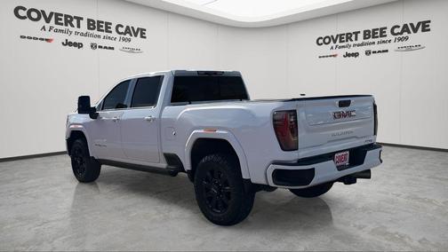 Summit White 2024 GMC Sierra 2500 AT4