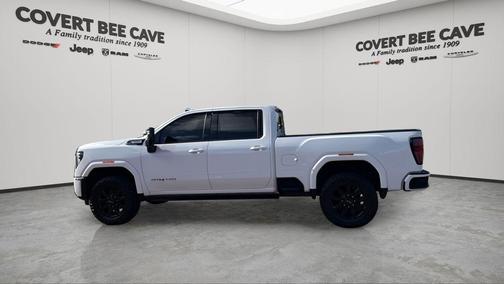 Summit White 2024 GMC Sierra 2500 AT4