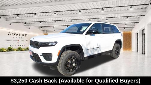 Bright White Clearcoat 2025 Jeep Grand Cherokee Laredo