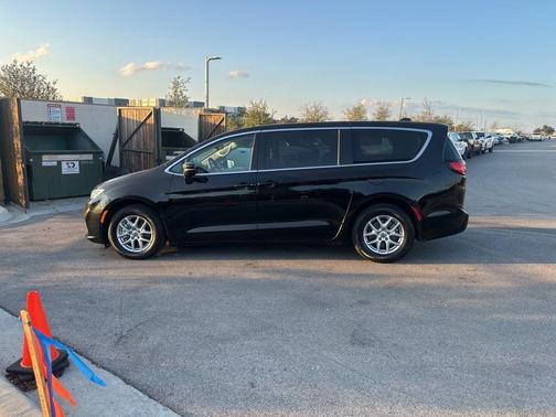 2024 Chrysler Pacifica Touring-L