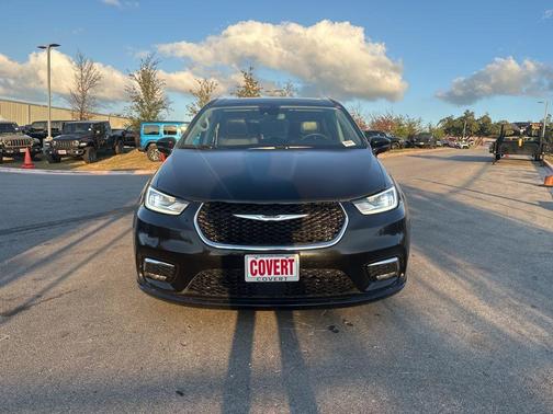 2024 Chrysler Pacifica Touring-L