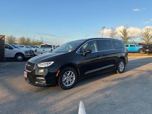 2024 Chrysler Pacifica Touring-L