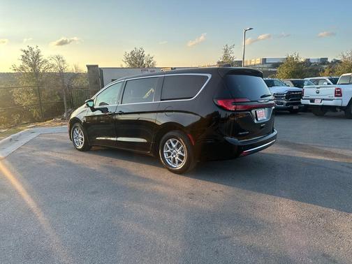 2024 Chrysler Pacifica Touring-L