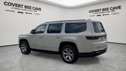 Luxury White Pearlcoat 2022 Jeep Wagoneer Series II