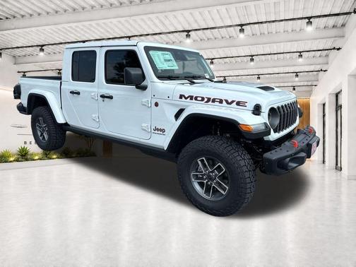 Bright White Clearcoat 2026 Jeep Gladiator Mojave