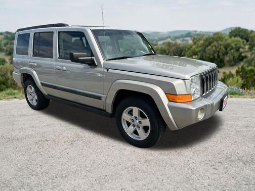 Light Greystone Pearlcoat 2008 Jeep Commander Sport
