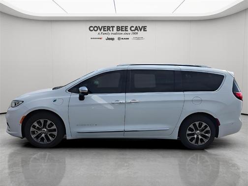 2025 Chrysler Pacifica Hybrid Pinnacle