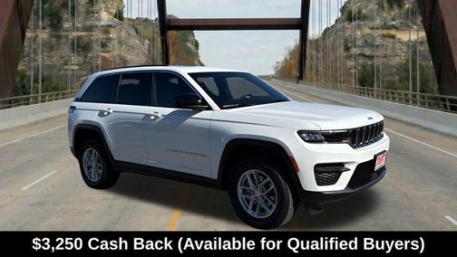 Bright White Clearcoat 2025 Jeep Grand Cherokee Laredo X
