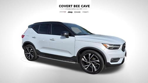 Glacier Silver Metallic 2022 Volvo XC40 T5 R-Design