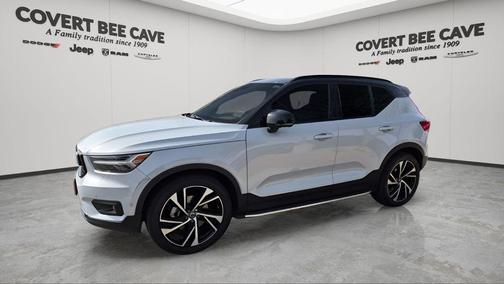 2022 Volvo XC40 T5 R-Design