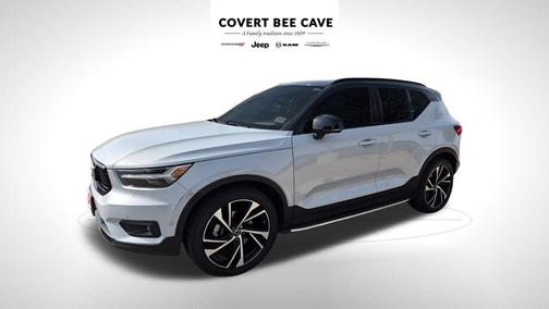 Glacier Silver Metallic 2022 Volvo XC40 T5 R-Design