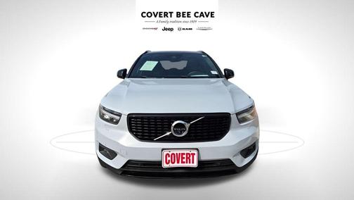 Glacier Silver Metallic 2022 Volvo XC40 T5 R-Design