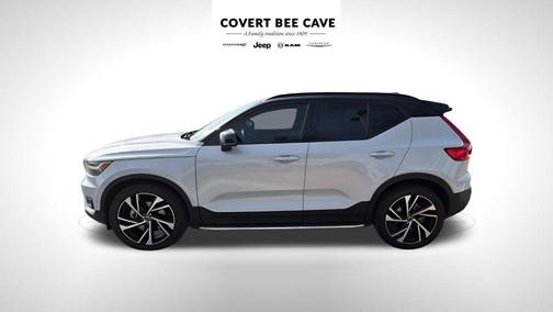 Glacier Silver Metallic 2022 Volvo XC40 T5 R-Design