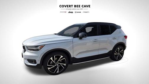 Glacier Silver Metallic 2022 Volvo XC40 T5 R-Design