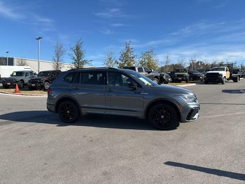 2022 Volkswagen Tiguan 2.0T SE R-Line Black