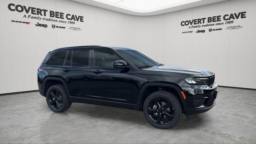 Diamond Black 2025 Jeep Grand Cherokee Laredo SUV