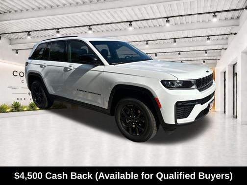 Bright White Clearcoat 2026 Jeep Grand Cherokee Laredo