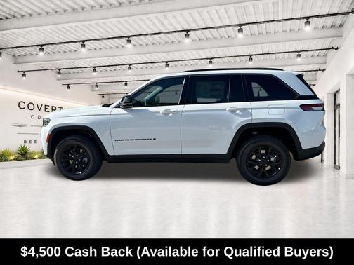 Bright White Clearcoat 2026 Jeep Grand Cherokee Laredo