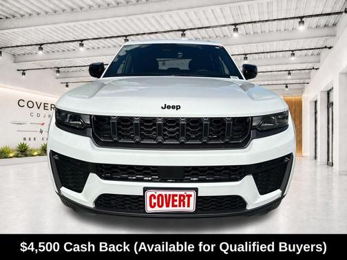 Bright White Clearcoat 2026 Jeep Grand Cherokee Laredo