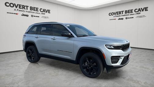 Silver Zynith 2025 Jeep Grand Cherokee Laredo SUV