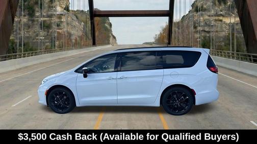 Bright White Clearcoat 2026 Chrysler Pacifica Select
