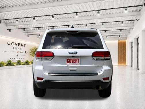 Bright White Clearcoat 2022 Jeep Grand Cherokee WK Laredo