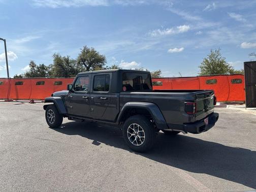 Granite Crystal Clearcoat Metallic 2026 Jeep Gladiator Sport