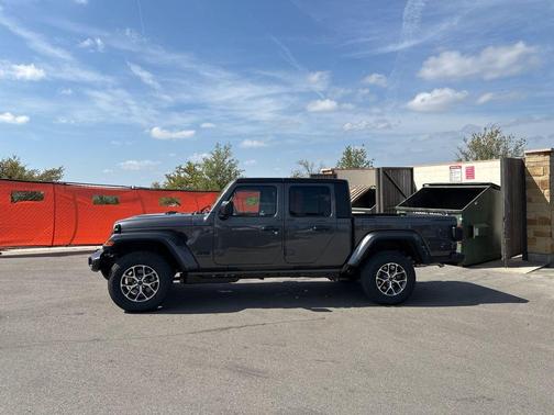 Granite Crystal Clearcoat Metallic 2026 Jeep Gladiator Sport