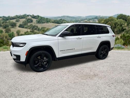 Bright White Clearcoat 2023 Jeep Grand Cherokee L Laredo