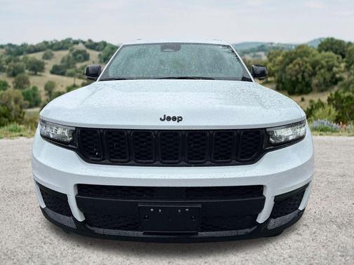 Bright White Clearcoat 2023 Jeep Grand Cherokee L Laredo