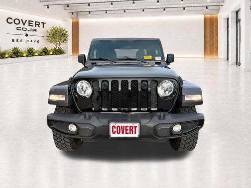 Crystal Metallic 2021 Jeep Gladiator Sport