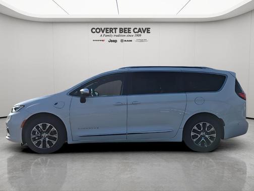 2025 Chrysler Pacifica Hybrid Pinnacle