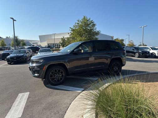 2025 Jeep Grand Cherokee Summit