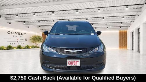Diamond Black 2026 Chrysler Voyager LX