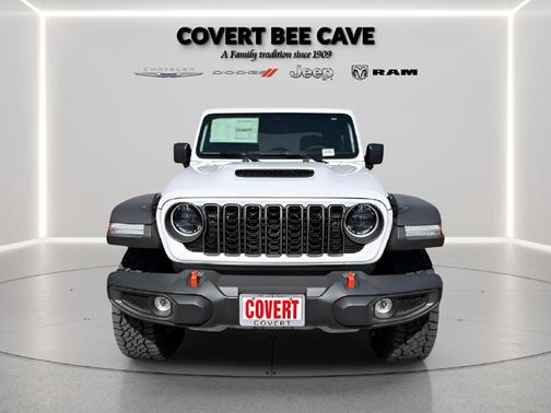 Bright White Clearcoat 2026 Jeep Gladiator Mojave