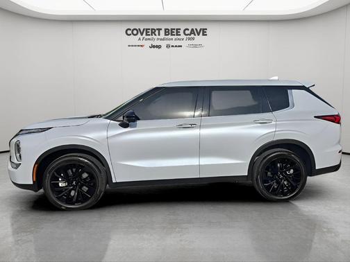 2023 Mitsubishi Outlander SE